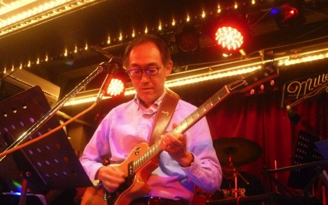 アコースティックギター、エレキギター、ウクレレをご用意